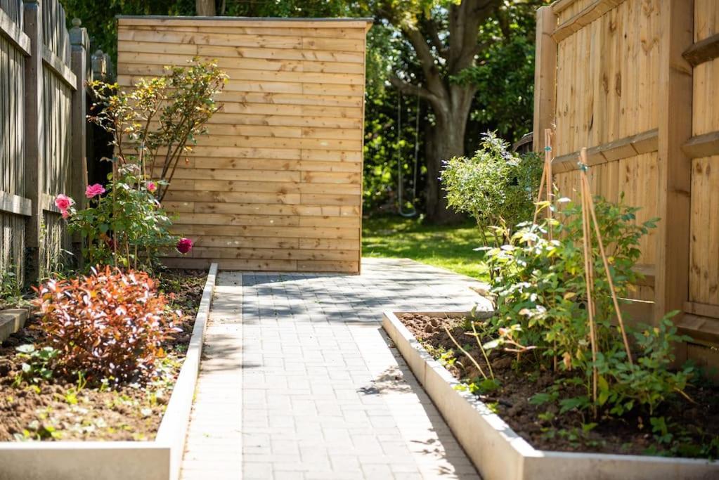 Walnut Flats: Garden Retreat Near Oxford Apartment Exterior photo