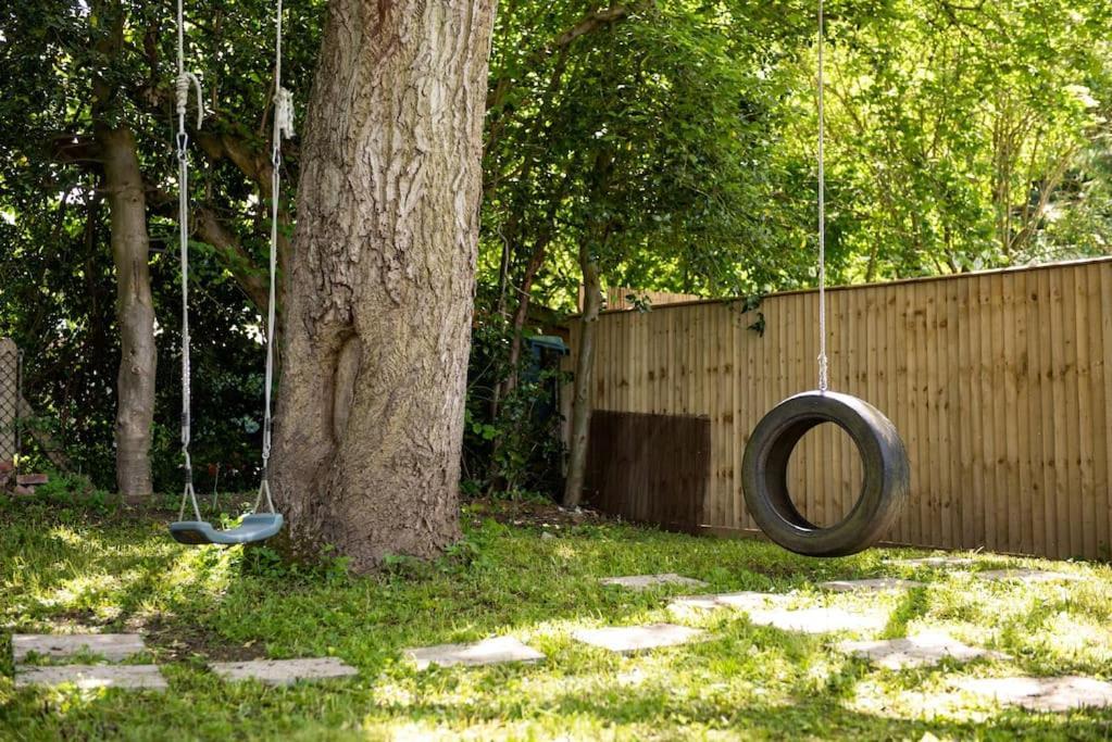 Walnut Flats: Garden Retreat Near Oxford Apartment Exterior photo